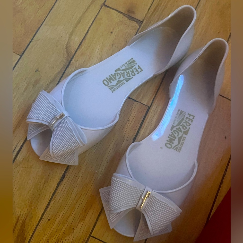 Salvatore Ferragamo Women's Jelly bow peep-toe Flats,  beige, size 6 BRAND NEW